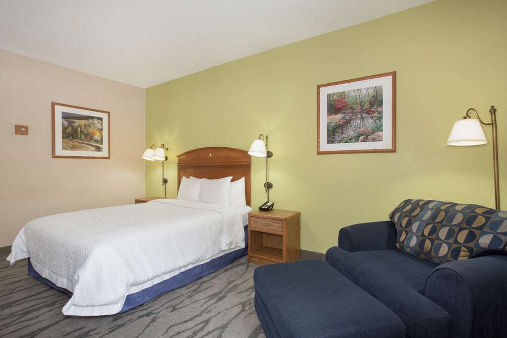 Baymont By Wyndham Thornton Hotel Ruang foto