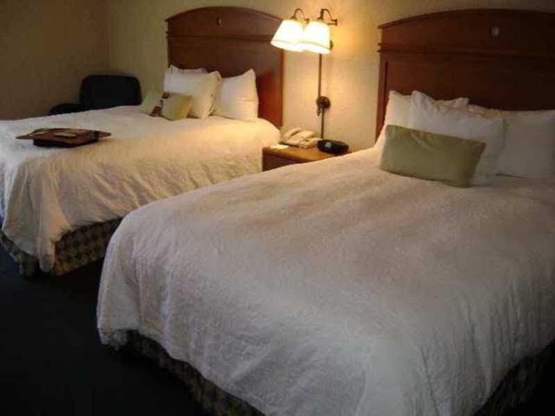 Baymont By Wyndham Thornton Hotel Bagian luar foto