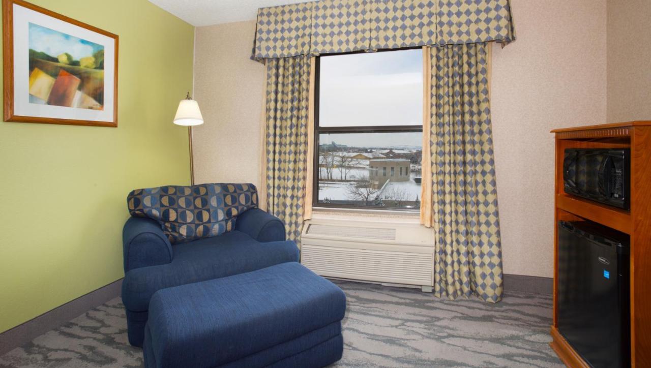 Baymont By Wyndham Thornton Hotel Bagian luar foto