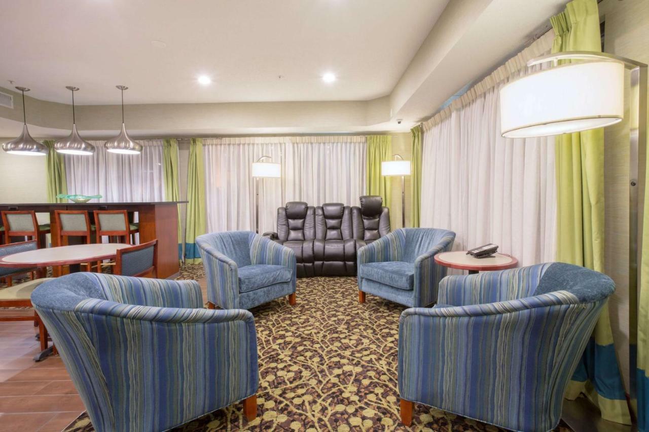 Baymont By Wyndham Thornton Hotel Bagian luar foto