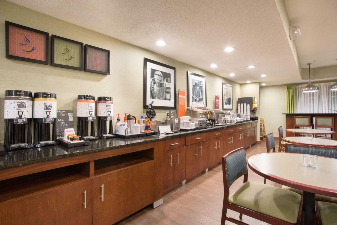 Baymont By Wyndham Thornton Hotel Bagian luar foto